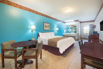 Texas Inn And Suites Citycenter At Utrgv Edinburg Exterior photo